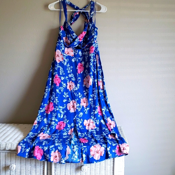 Wayf Dresses & Skirts - Wayf blue floral midi haulter dress, size Large